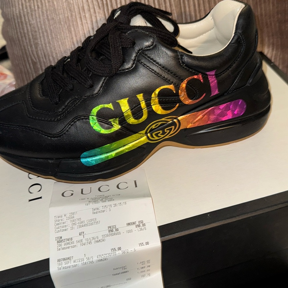 100% authentic Gucci shoes super fashion and rare